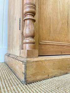 A Handsome English 19th Century Pine Cupboard with Wooden Knobs