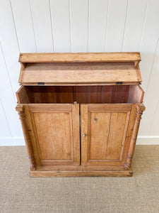 A Handsome English 19th Century Pine Cupboard with Wooden Knobs