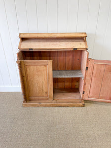 A Handsome English 19th Century Pine Cupboard with Wooden Knobs