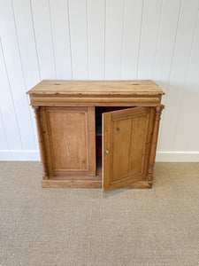 A Handsome English 19th Century Pine Cupboard with Wooden Knobs