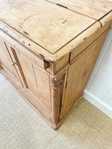 A Handsome English 19th Century Pine Cupboard with Wooden Knobs