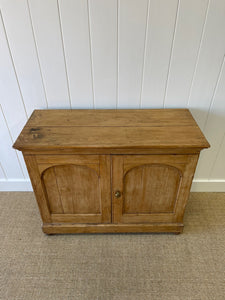 A Handsome English 19th Century Pine Cupboard with Wooden Knobs