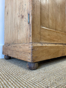 A Handsome English 19th Century Pine Cupboard with Wooden Knobs