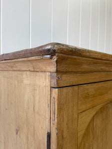 A Handsome English 19th Century Pine Cupboard with Wooden Knobs