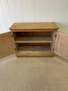 A Handsome English 19th Century Pine Cupboard with Wooden Knobs