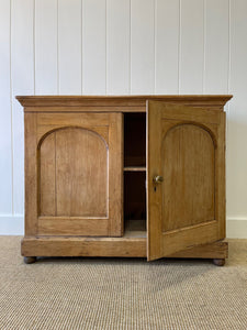 A Handsome English 19th Century Pine Cupboard with Wooden Knobs