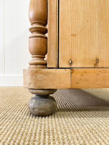 A Charming English 19th Century Pine Cupboard with Wooden Knobs