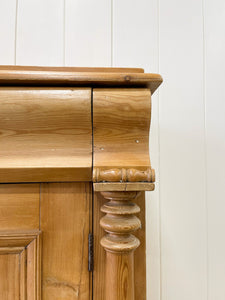 A Charming English 19th Century Pine Cupboard with Wooden Knobs