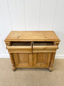 A Charming English 19th Century Pine Cupboard with Wooden Knobs