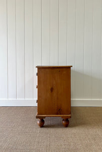 An Antique English Pine Chest of Drawers Dresser with Wooden Knobs c1890