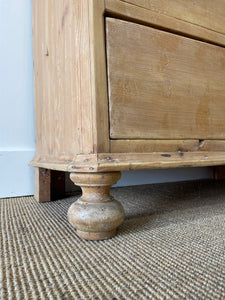 An Antique Pine Chest of Drawers/Dresser c1890