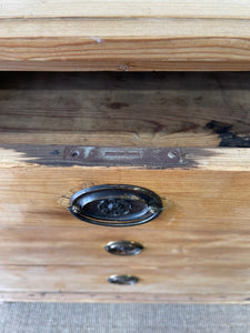 An Antique Pine Chest of Drawers/Dresser c1890