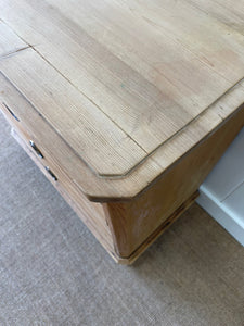 An Antique Pine Chest of Drawers/Dresser c1890