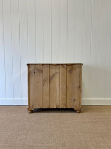 An Antique English Pine Chest of Drawers/Dresser c1890