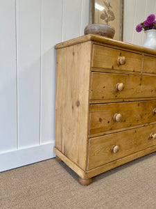 An Antique English Pine Chest of Drawers/Dresser c1890