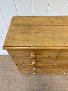 An Antique English Pine Chest of Drawers/Dresser c1890