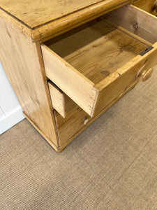 An Antique English Pine Chest of Drawers/Dresser c1890