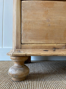 An Antique Pine Chest of Drawers/Dresser c1890