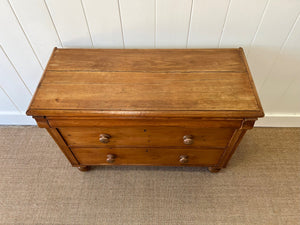 An English Pine Chest of Drawers or Dresser c1890