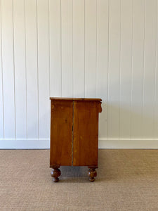 An English Pine Chest of Drawers or Dresser c1890