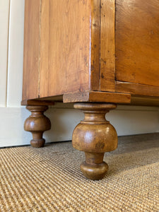 An English Pine Chest of Drawers or Dresser c1890