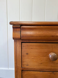 An English Pine Chest of Drawers or Dresser c1890