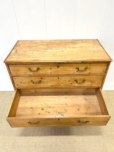 An Antique English Pine Chest of Drawers/Dresser c1810