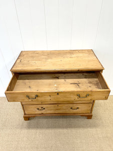 An Antique English Pine Chest of Drawers/Dresser c1810