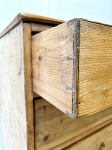 An Antique English Pine Chest of Drawers/Dresser c1810