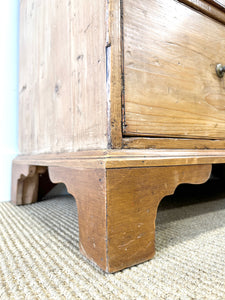 An Antique English Pine Chest of Drawers/Dresser c1810