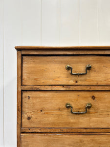 An Antique English Pine Chest of Drawers/Dresser c1810