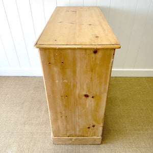 A 19th Century English Chest of Drawers/Dresser