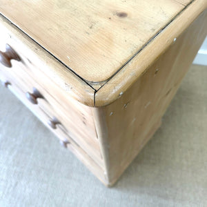 A 19th Century English Chest of Drawers/Dresser