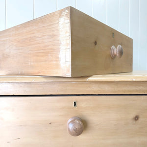 A 19th Century English Chest of Drawers/Dresser