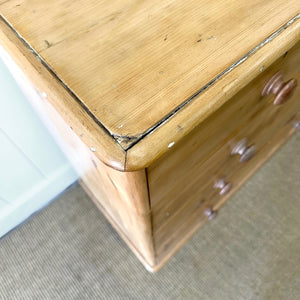 A 19th Century English Chest of Drawers/Dresser