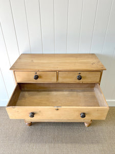 A 19th Century English Chest of Drawers/Dresser