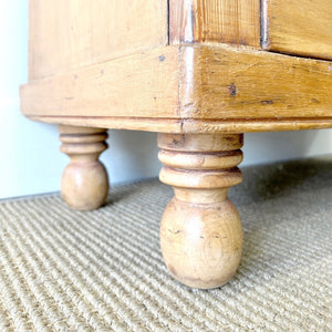 An Antique English Pine Chest of Drawers Dresser Tulip Feet c1890