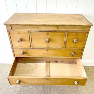 A 19th Century English Chest of Drawers/Dresser