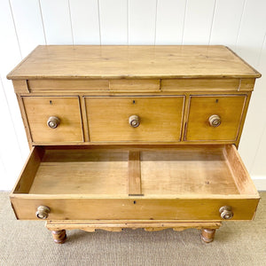 A 19th Century English Chest of Drawers/Dresser