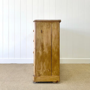 A 19th Century English Chest of Drawers/Dresser