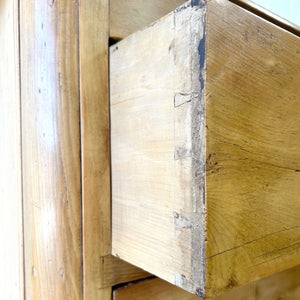 A 19th Century English Chest of Drawers/Dresser