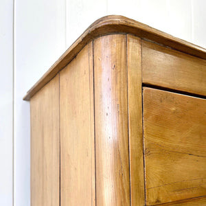 A 19th Century English Chest of Drawers/Dresser