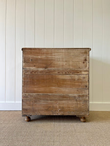 An Antique English Pine Chest of Drawers/Dresser c1890