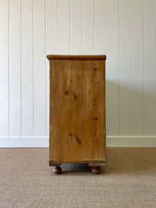 An Antique English Pine Chest of Drawers/Dresser c1890