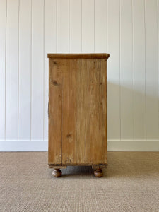 An Antique English Pine Chest of Drawers/Dresser c1890