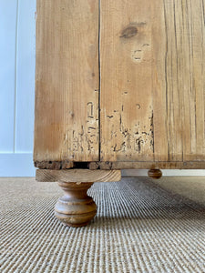 An Antique English Pine Chest of Drawers/Dresser c1890