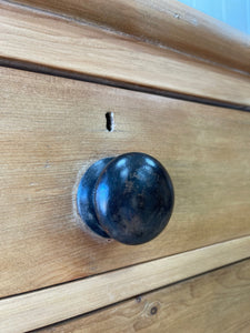 An Antique English Pine Chest of Drawers/Dresser c1890