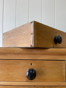 An Antique English Pine Chest of Drawers/Dresser c1890