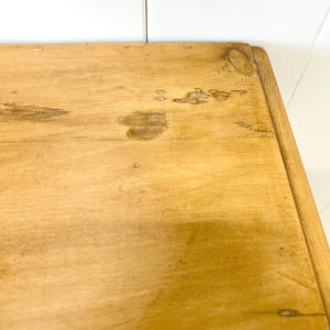 A 19th Century English Chest of Drawers/Dresser with Tulip Feet