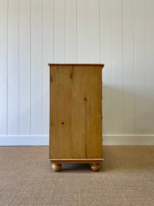 An Antique English Pine Chest of Drawers/Dresser c1890